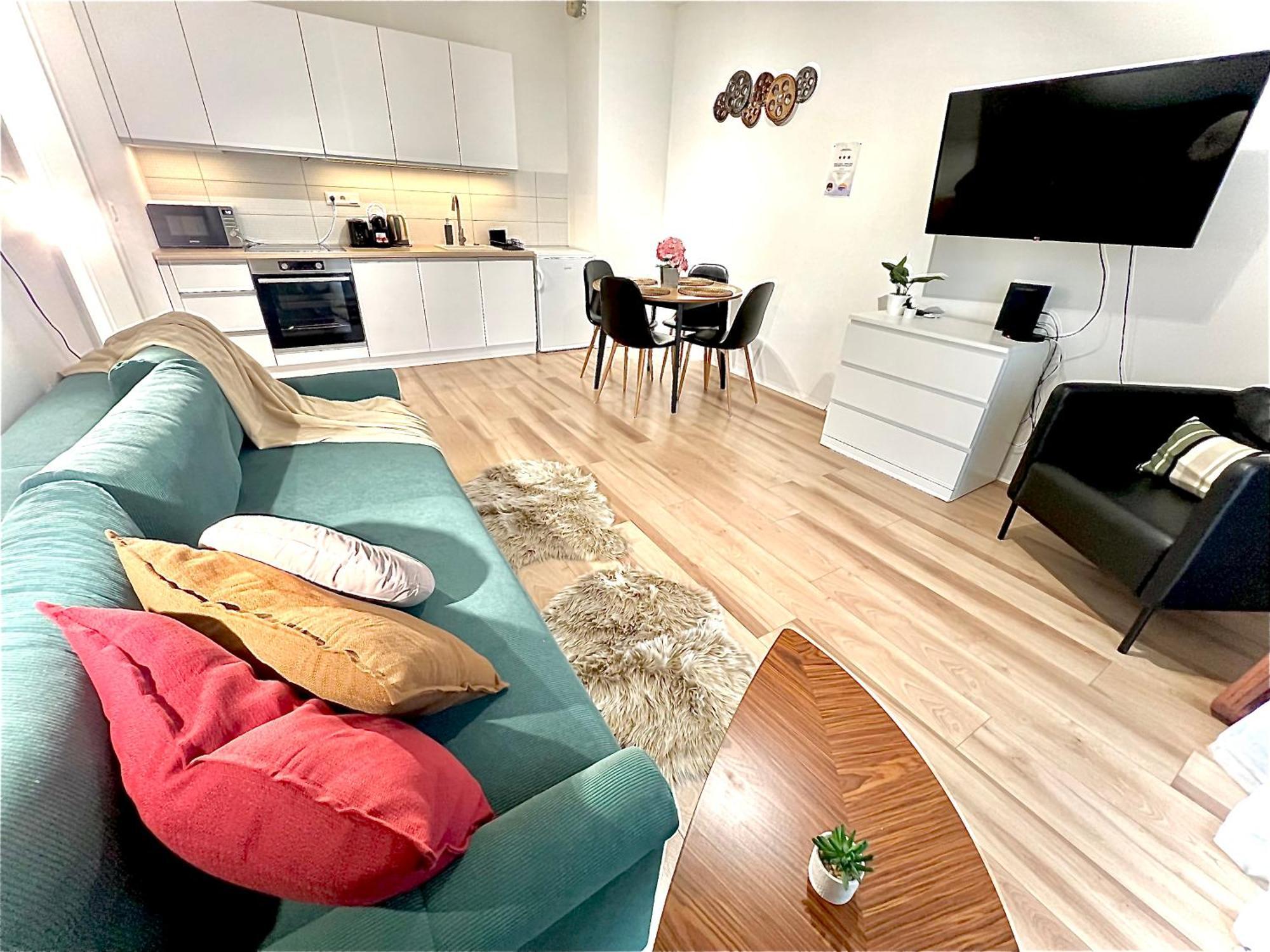 Brand New Modern Apartment-Balcony-Garage, Budapest